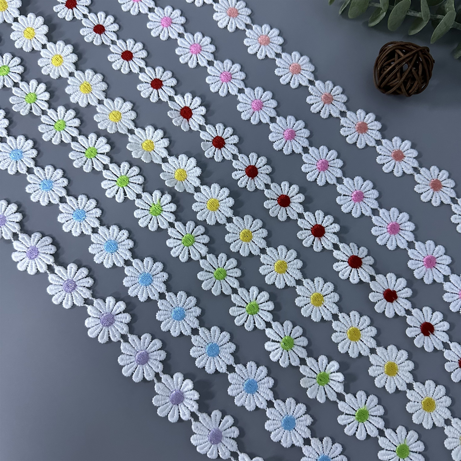 Embroidery Daisy Flower - Daisy Lace Zonnebloem Trouwjurk met Bloemdecoratie