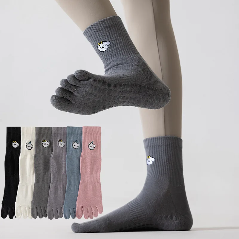 Embroidery On Socks - Vijf Vinger Yoga Sokken Cartoon Hond