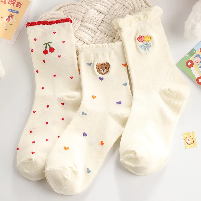Embroidery On Socks - Vrouwen Sokken Katoen Ins Tij Groothandel