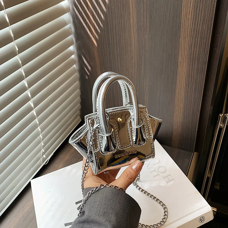 Trendy mini-oortelefoontas Cro - Embroidery Bag recensie en prijs