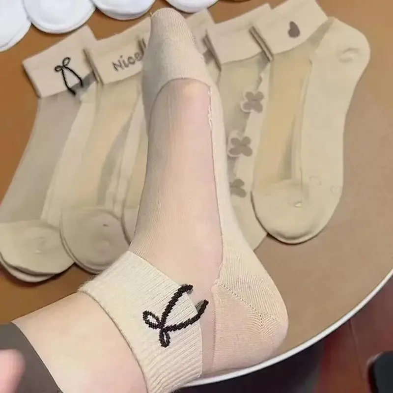 Dames sokken van doorschijnend - Embroidery On Socks recensie en prijs