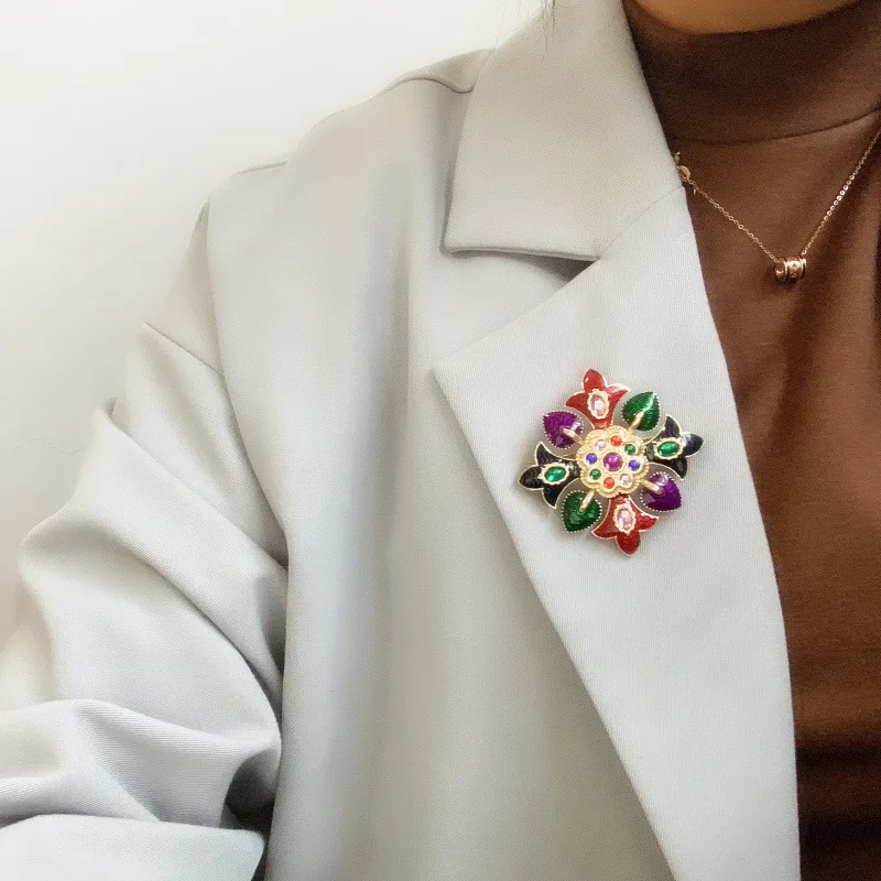 Barokke luxe broches met kruis - Embroidery Icon recensie en prijs
