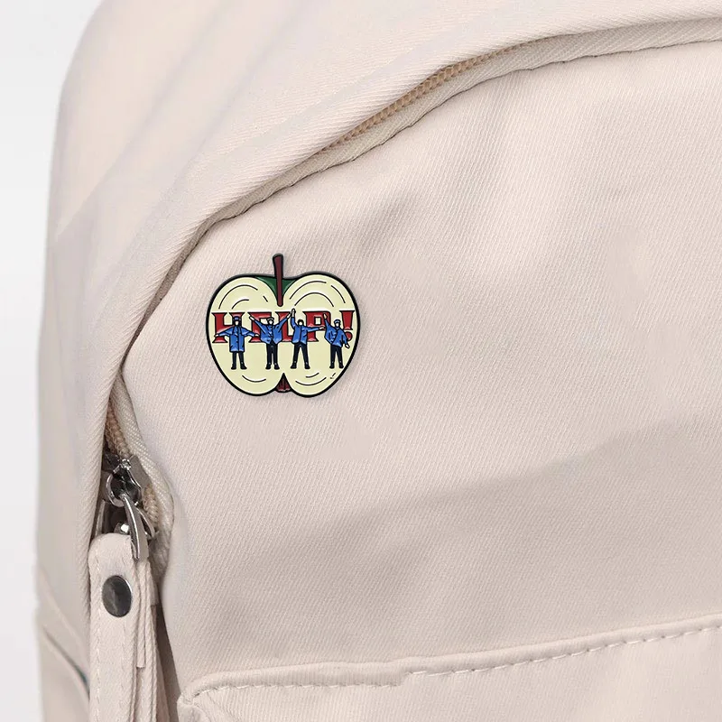 Rockband Vintage Cross Emaille - Embroidery Icon recensie en prijs