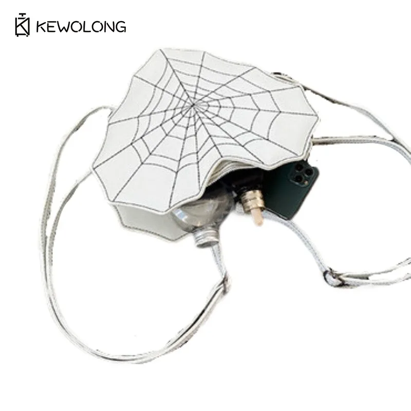 Gotische schoudertas in vleerm - Embroidery Bag recensie en prijs
