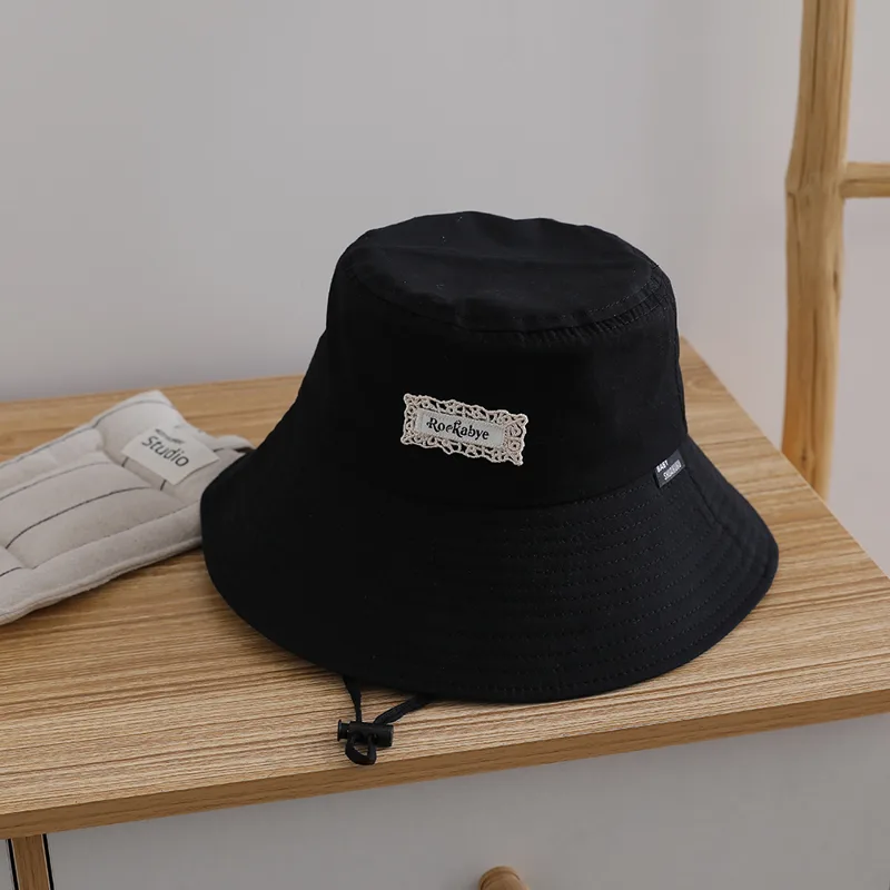 Kinderhoedje met veelkleurig d - Embroidery Letter recensie en prijs