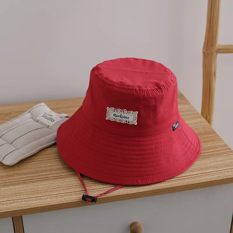 Kinderhoedje met veelkleurig d - Embroidery Letter recensie en prijs